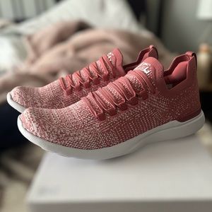 APL SIZE 8 WOMENS TECHLOOM BREEZE